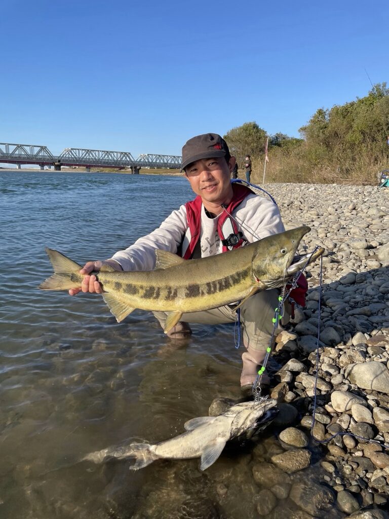 とよてつ先輩の川釣り遊び中の写真